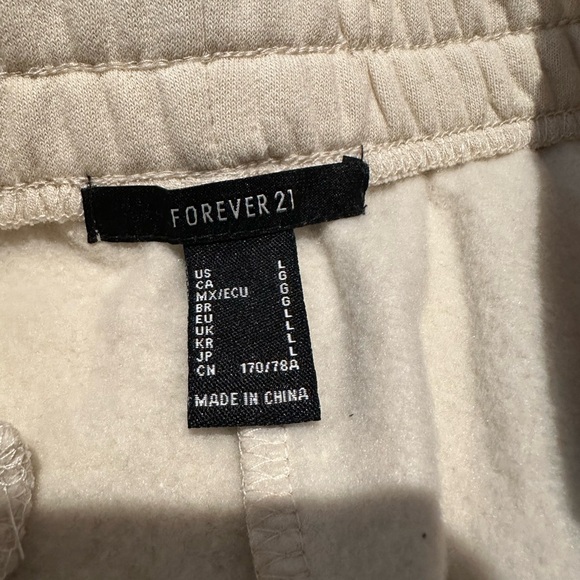 🌷F21 beautiful, NWT, soft fleece, cream-colored joggers. Excellent high-quality! - Picture 5 of 10